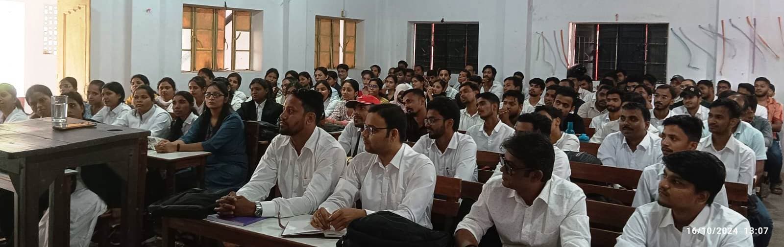 ज्ञान प्राप्त करने के लिए अनुशासित होना जरूरी : डॉ राजेश कुमार मिश्रा