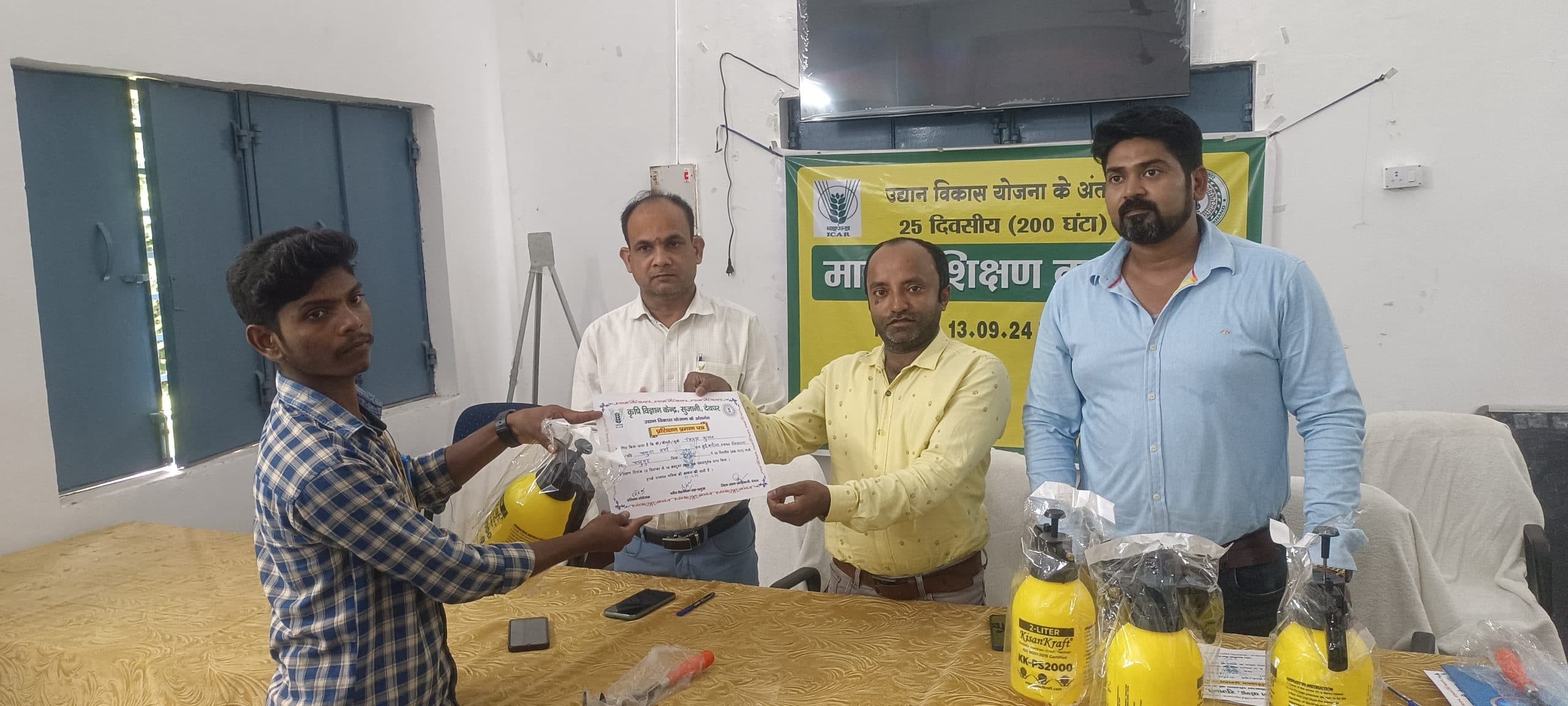 मालियों को नर्सरी प्रबंधन, मिट्टी परीक्षण व पशुपालन का मिला प्रशिक्षण