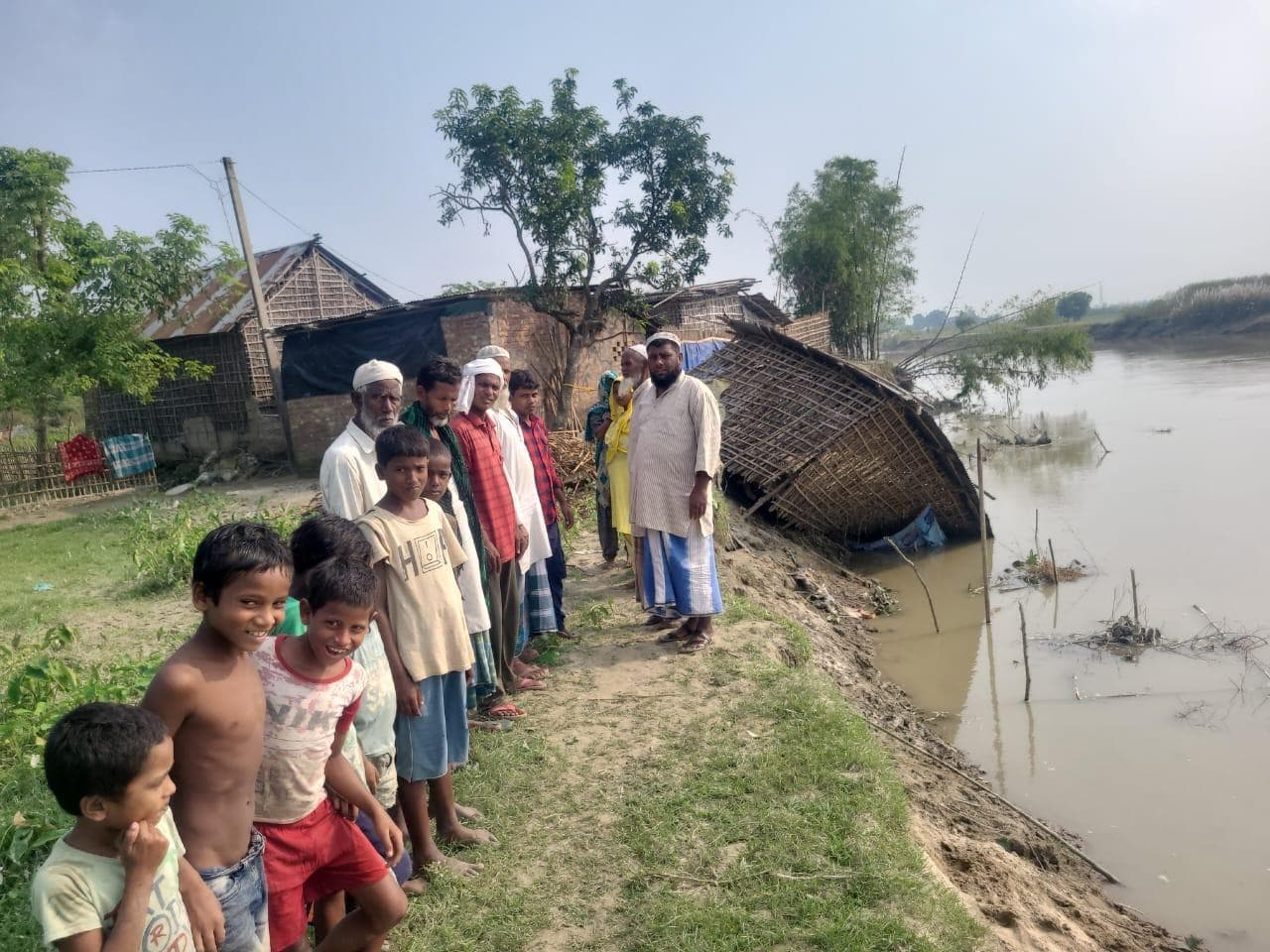 बाढ़ पीड़ितों को जीआर राशि नहीं मिलने से आक्रोश