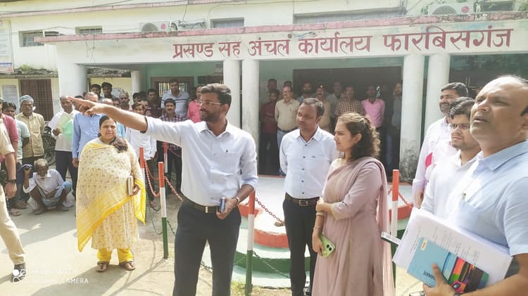 प्रखंड कार्यालय को रखें साफ-सूथरा: डीएम