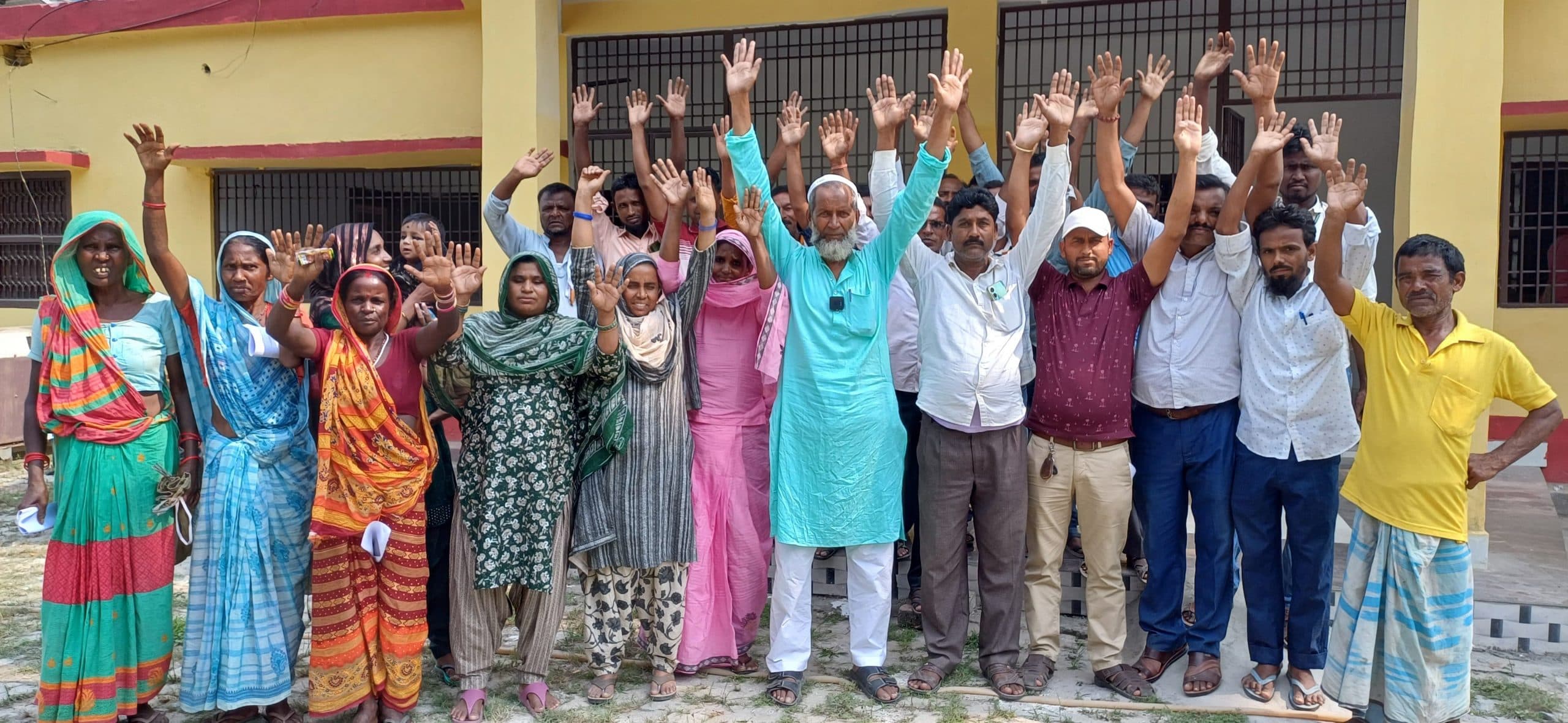 वार्ड सदस्यों ने सरकार के खिलाफ किया प्रदर्शन