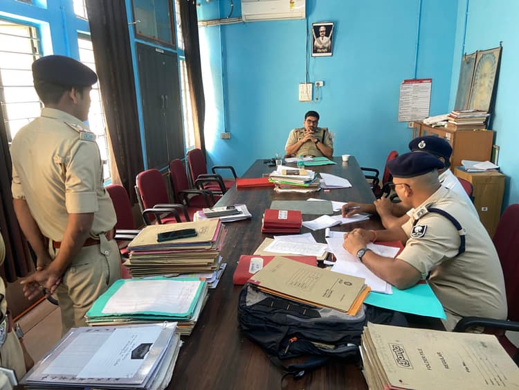 एसपी ने सदर थाना का किया औचक निरीक्षण, दिए निर्देश