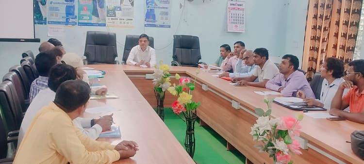 सरकारी कार्यालय, सार्वजनिक स्थलों और निजी प्रतिष्ठानों से बैनर पोस्टर हटवाने का निर्देश