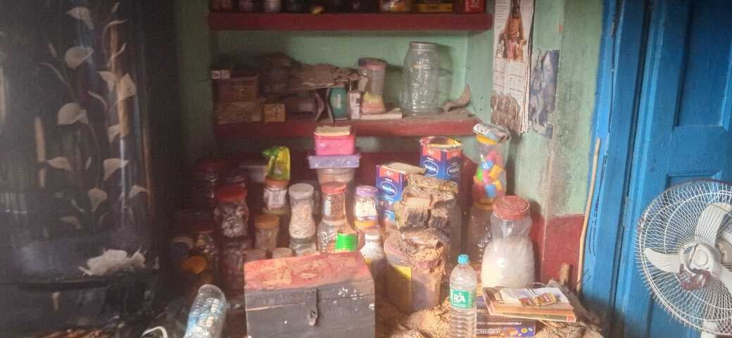 शॉट सर्किट से घर में लगी आग, एक लाख की संपत्ति का नुकसान