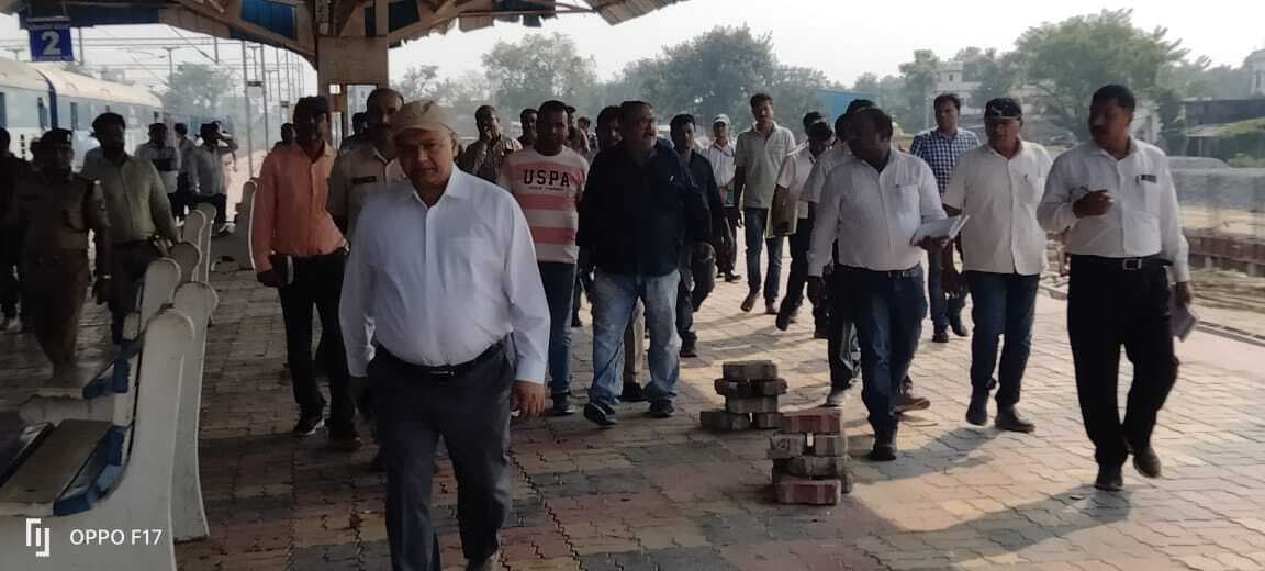 डीआरएम ने किया जीवाधारा स्टेशन के निर्माण कार्य का निरीक्षण