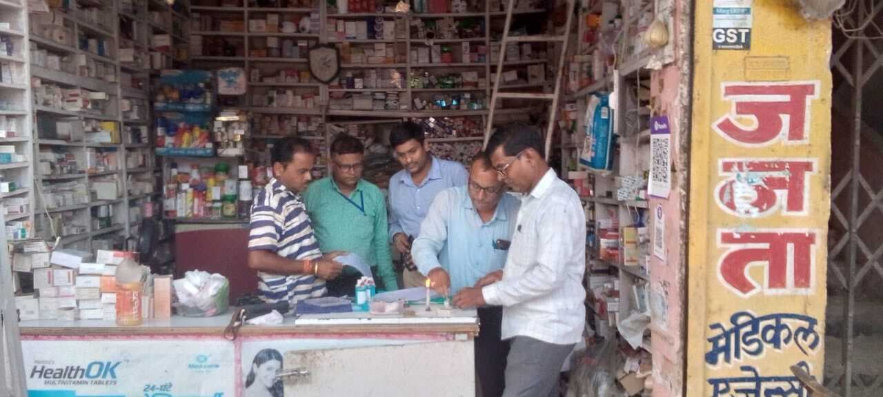 Aurangabad News: अवैध व नशीली दवाओं की बिक्री की सूचना पर मेडिकल स्टोर में छापेमारी