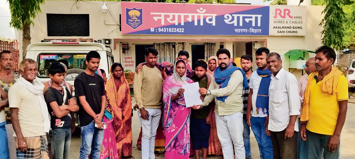 chhapra news : किशोर की पिटाई से नाराज भीम आर्मी ने किया थाने का घेराव