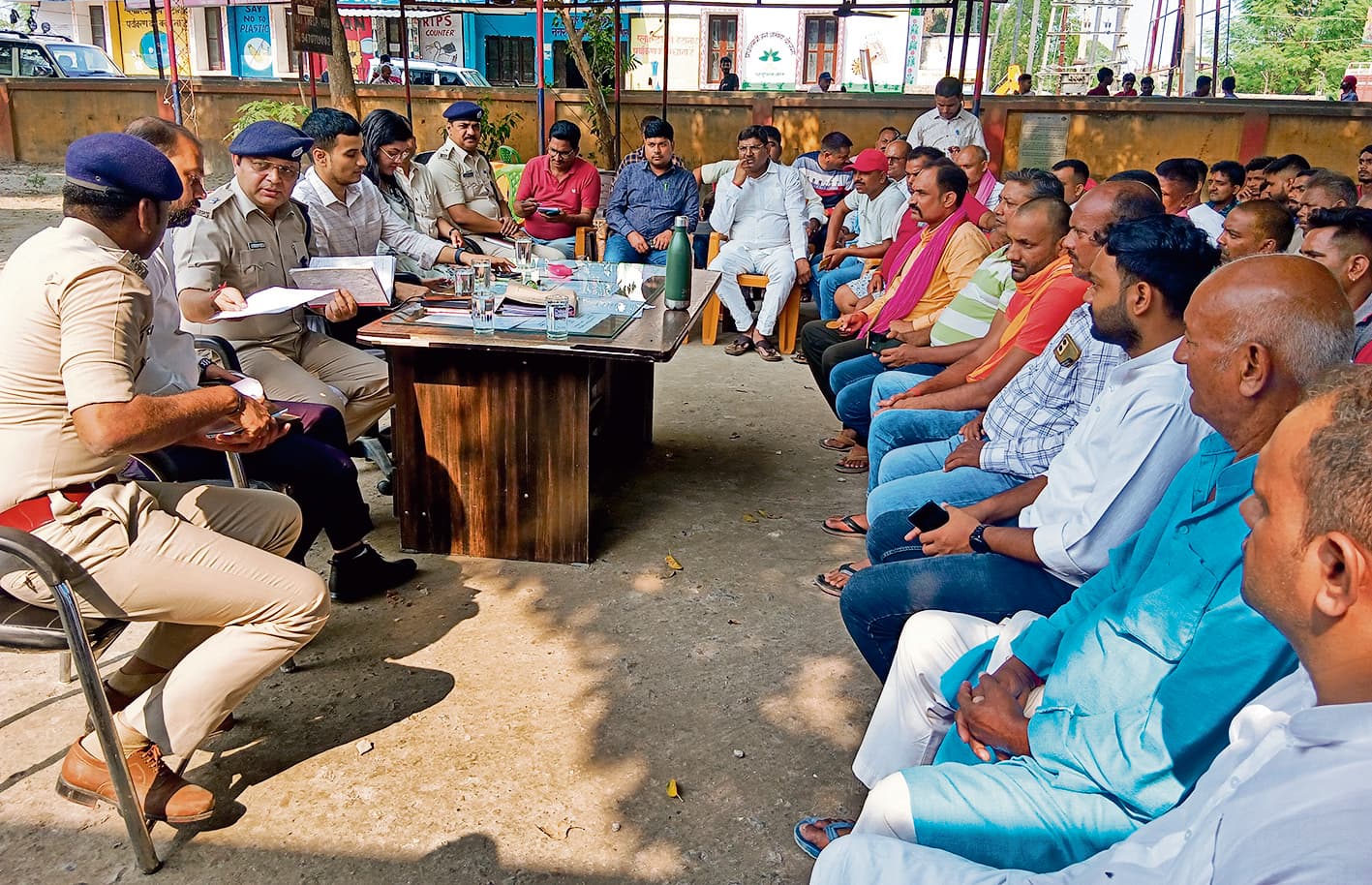 chhapra news : विसर्जन के दौरान डीजे, अश्लील गीत, जाति पर आधारित गीत बजाने पर होगी कार्रवाई : एसडीएम