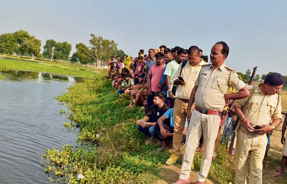 Gopalganj News : अधेड़ की लाश मिलने पर सीमा को ले घंटों मशक्कत करती रही दो थानों की पुलिस