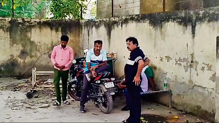 hajipur news. दो दिनों से गायब अधेड़ का रेलवे ट्रैक के पास मिला शव