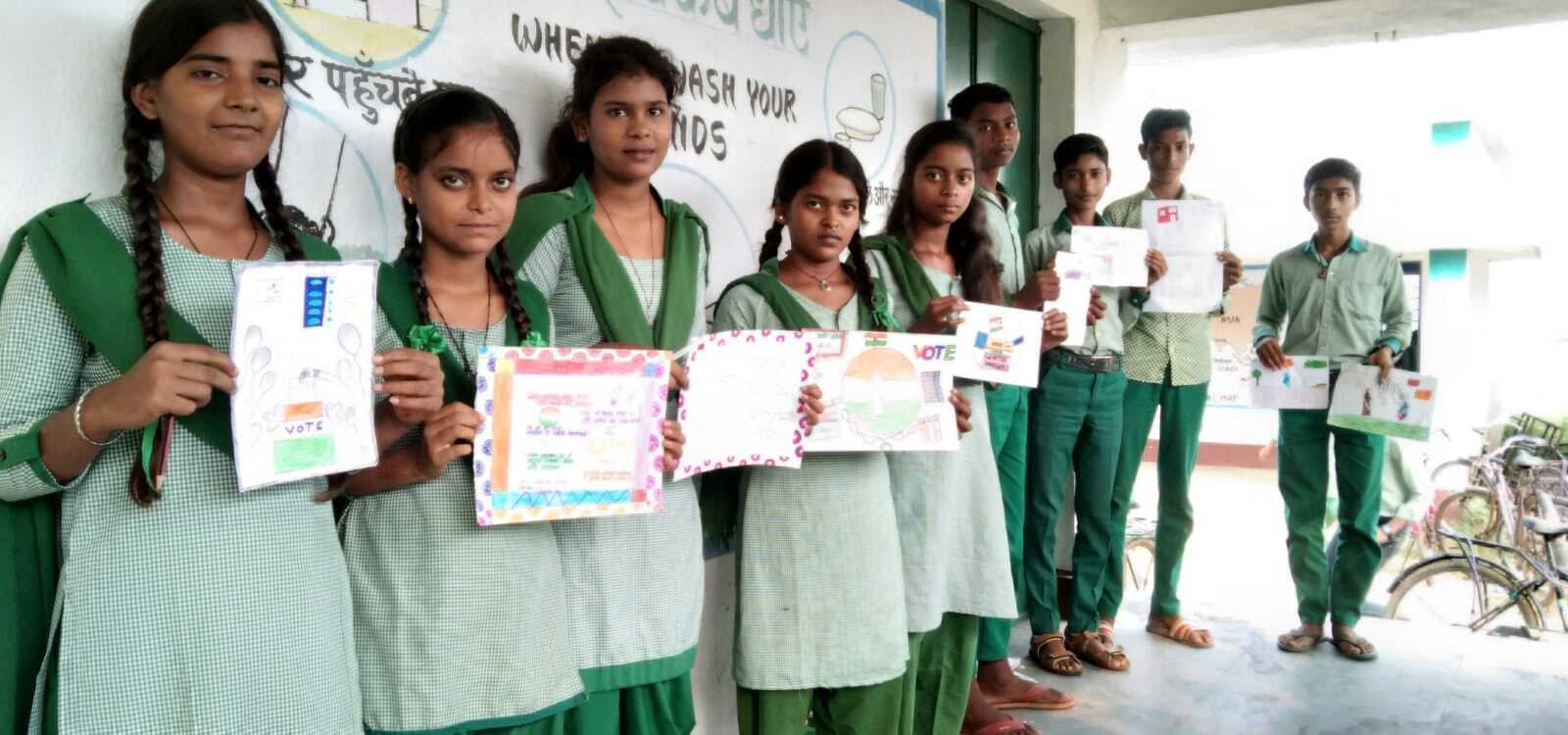 Giridih News:मतदाताओं को जागरूक करने को ले हुई प्रतियोगिता