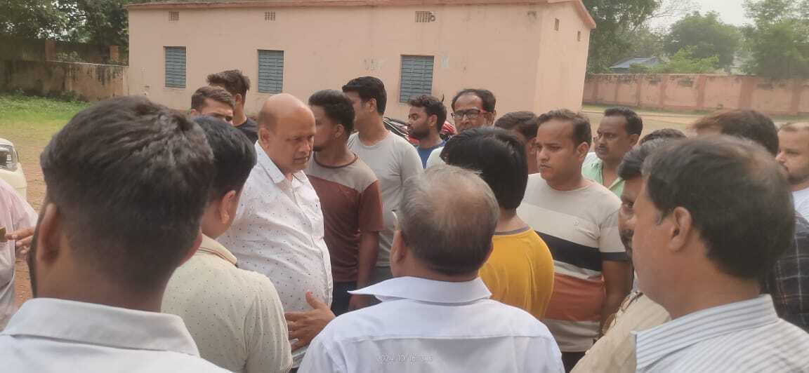 Dhanbad News:छात्राओं का फोटो एडिट कर किया वायरल, हंगामा