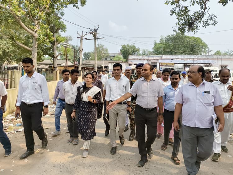 Samastipur News: डीएम ने कार्यालयों का निरीक्षण कर दिये कई निर्देश
