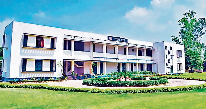 यूजी कोर्स में एडमिशन का इंतजार, टीम जायेगी दिल्ली