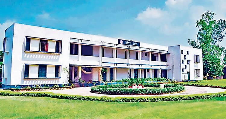 यूजी कोर्स में एडमिशन का इंतजार, टीम जायेगी दिल्ली