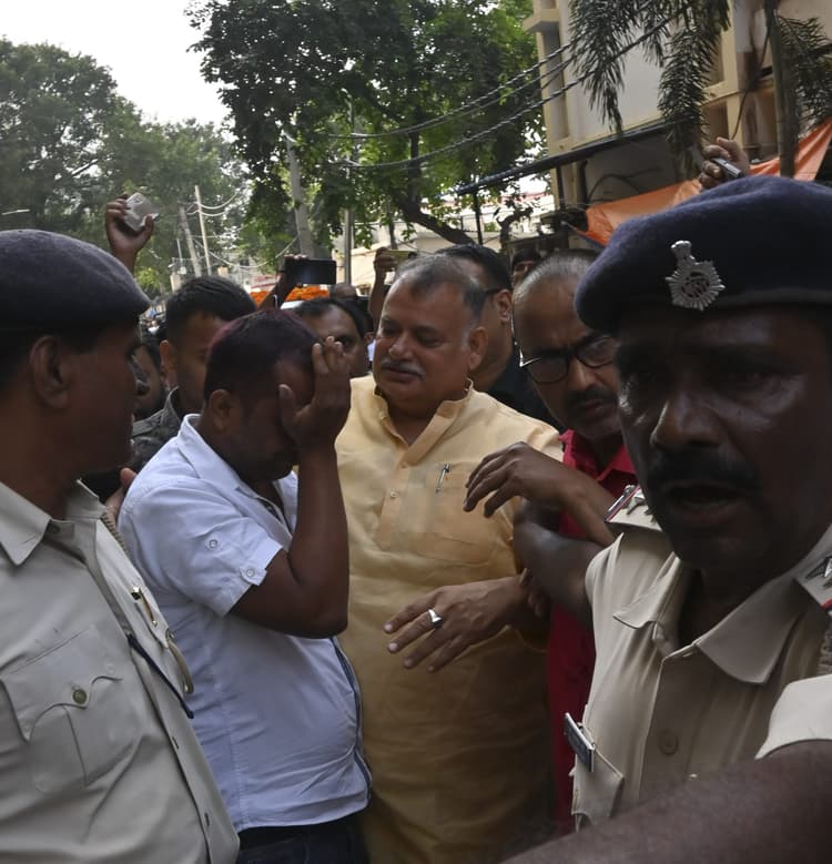 Patna News : बृज बिहारी हत्याकांड में सजायाफ्ता मुन्ना शुक्ला व मंटू तिवारी का सरेंडर