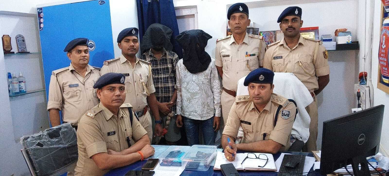 Patna News : बर्थडे पार्टी मना रहा चेन स्नैचरों का सरगना साथी सहित गिरफ्तार