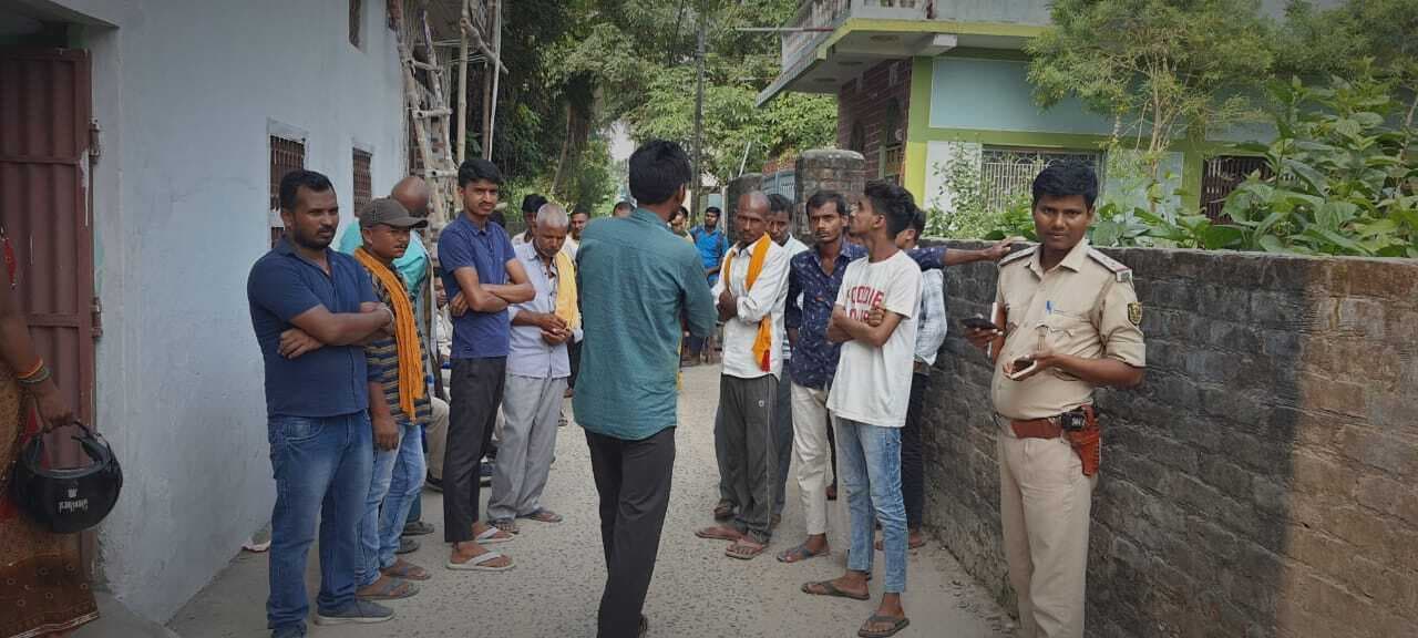 12वीं के एक छात्र ने फंदे से लटककर दे दी जान