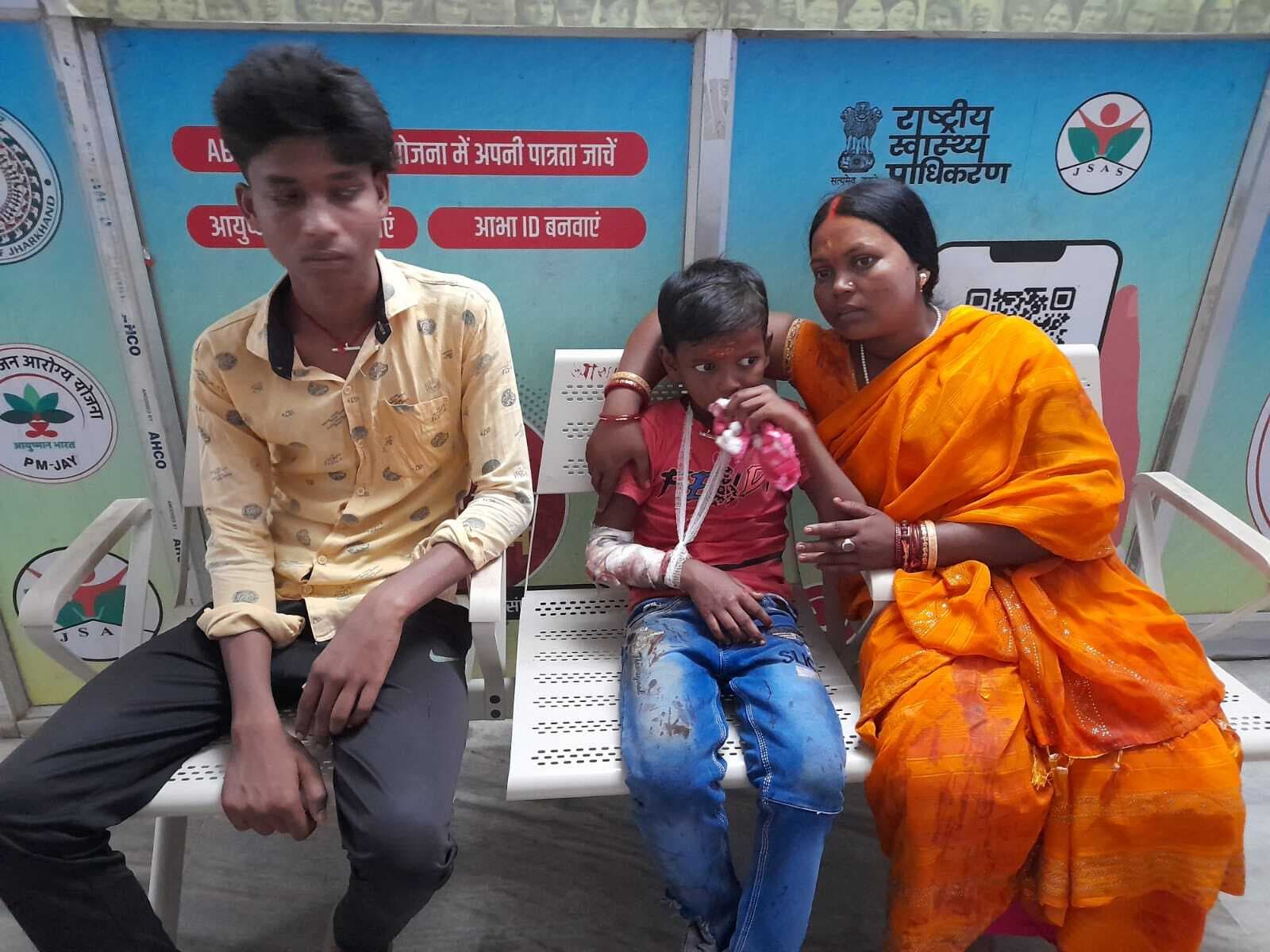 हादसा : ऑटो पलटने से बालक समेत दो लोग घायल, भर्ती