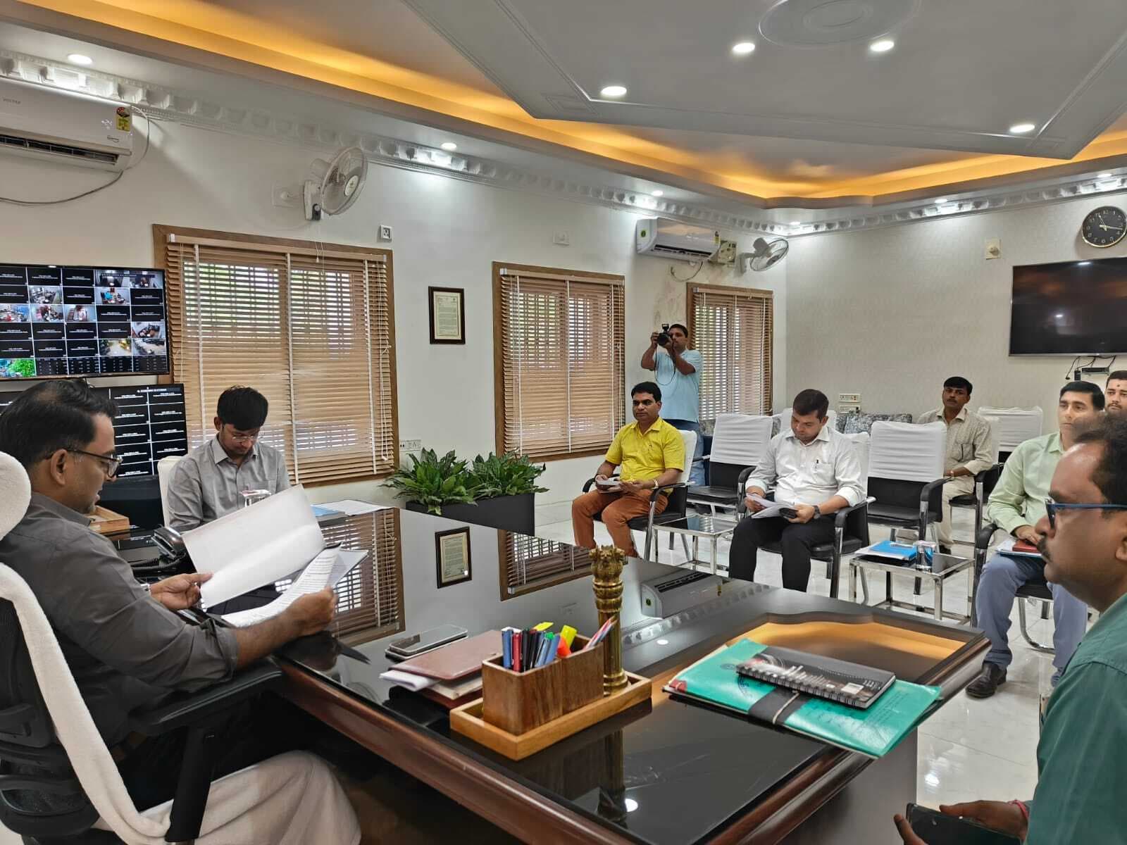 आचार संहिता का उल्लंघन कर पॉलिटिकल प्रचार या प्रिंटिंग करेंगे तो होगी कार्रवाई : डीसी