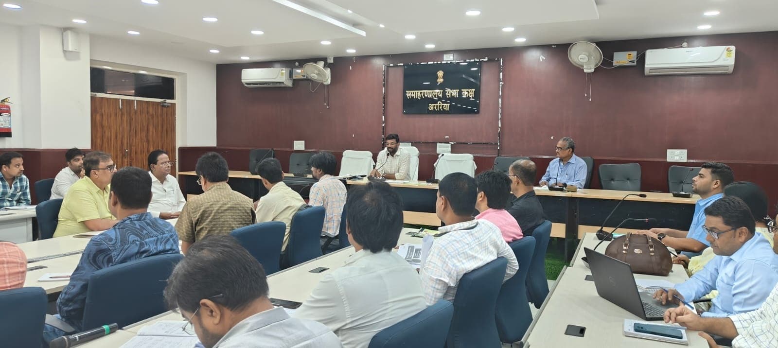 बेवजह रेफर करने की प्रवृत्ति पर लगाएं अंकुश : डीएम