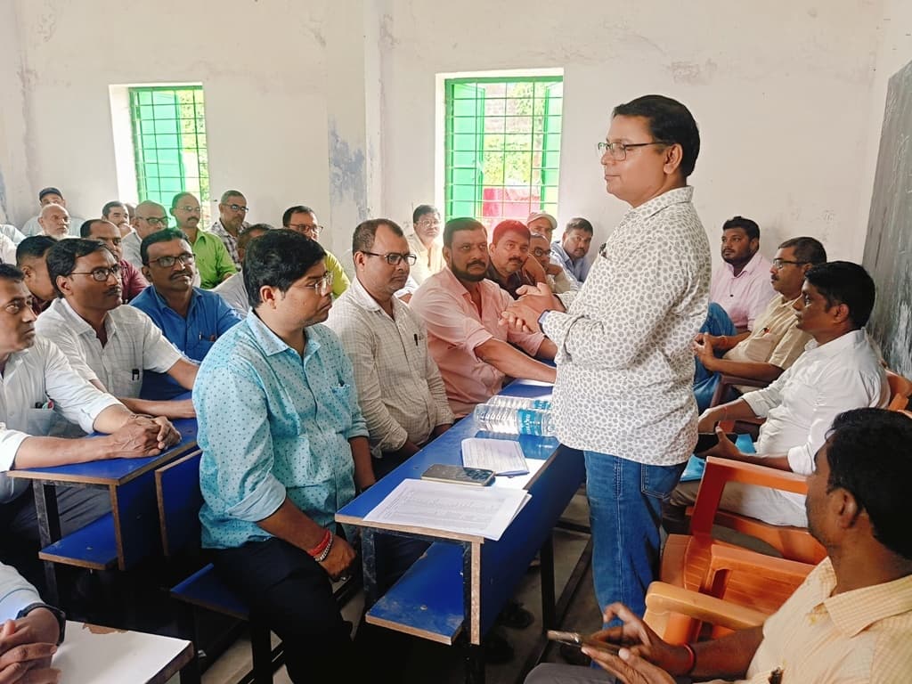 मासिक गुरु गोष्ठी में विद्यालय प्रधान को मिला टास्क