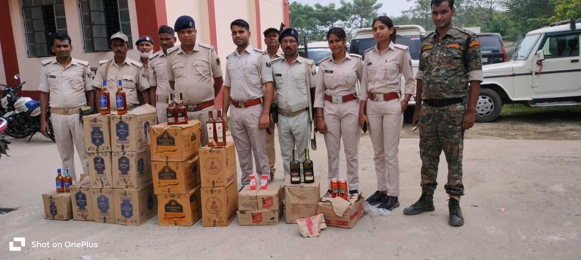 छापेमारी में 210 लीटर विदेशी व देसी शराब बरामद