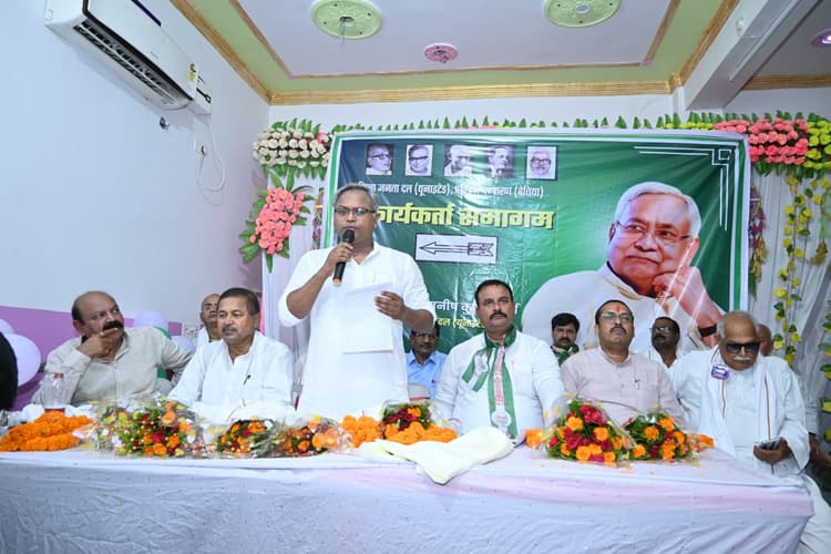 नीतीश की अगुवाई में बढ़ रहा है बिहार, लग रहे हैं उद्योग, तेजी से हो रहा है विकास: मनीष