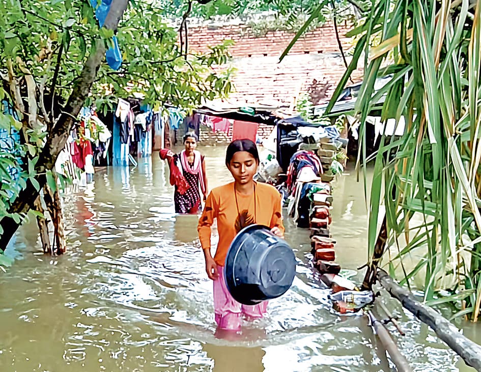 एक रात की बारिश में रानीगंज के कई इलाके जलमग्न, यादवपाड़ा में घरों में घुसा पानी