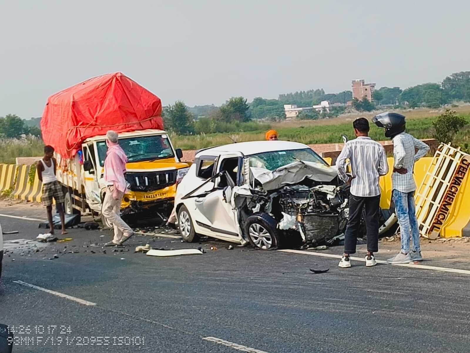 Chhapra News : कार व पिकअप में हुई टक्कर से एक की मौत, चार घायल