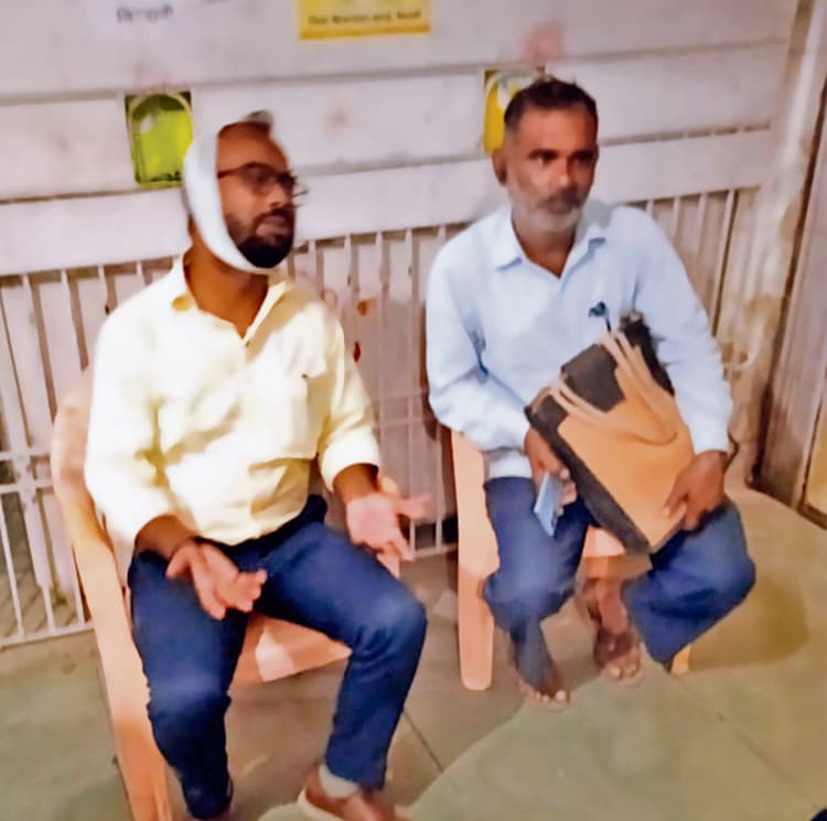 hajipur news . छात्रा के साथ गाली-गलौज का विरोध करने पर दो शिक्षकों के साथ मारपीट