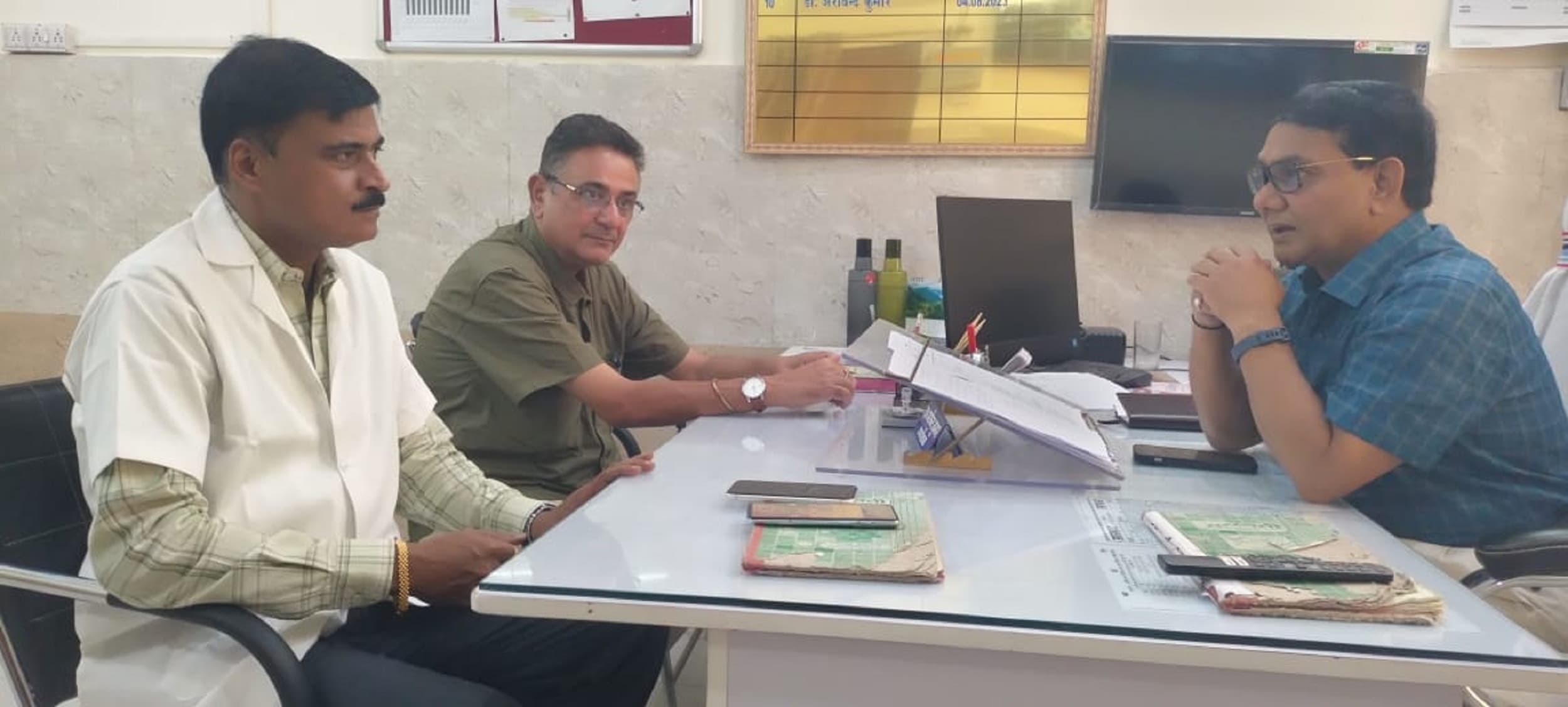 BOKARO NEWS: अस्पताल आनेवाले हर मरीज का रखें विशेष ध्यान : सिविल सर्जन