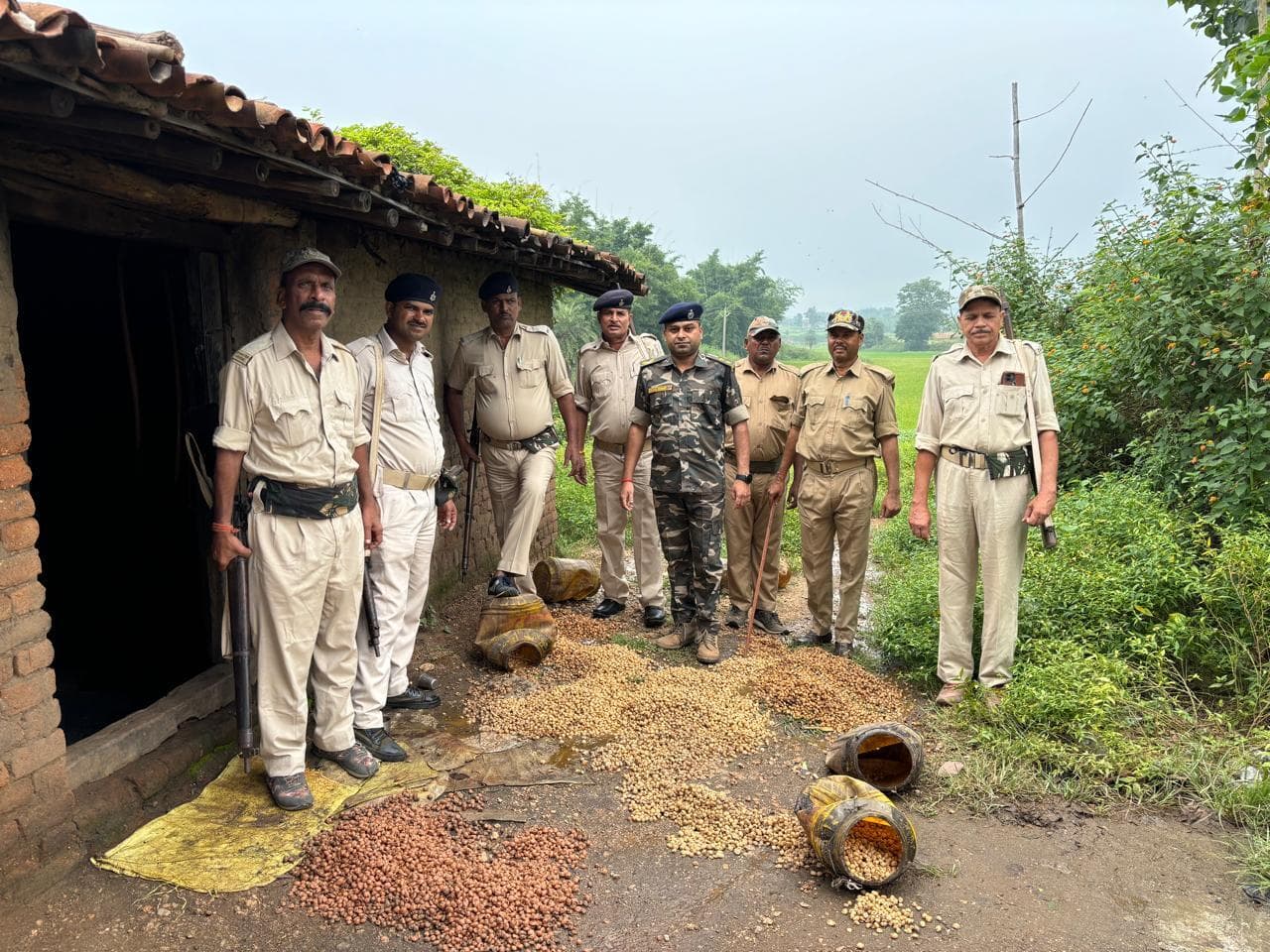 Giridih News: बल्हारा व महेशमरवा से शराब जब्त, चार पर केस