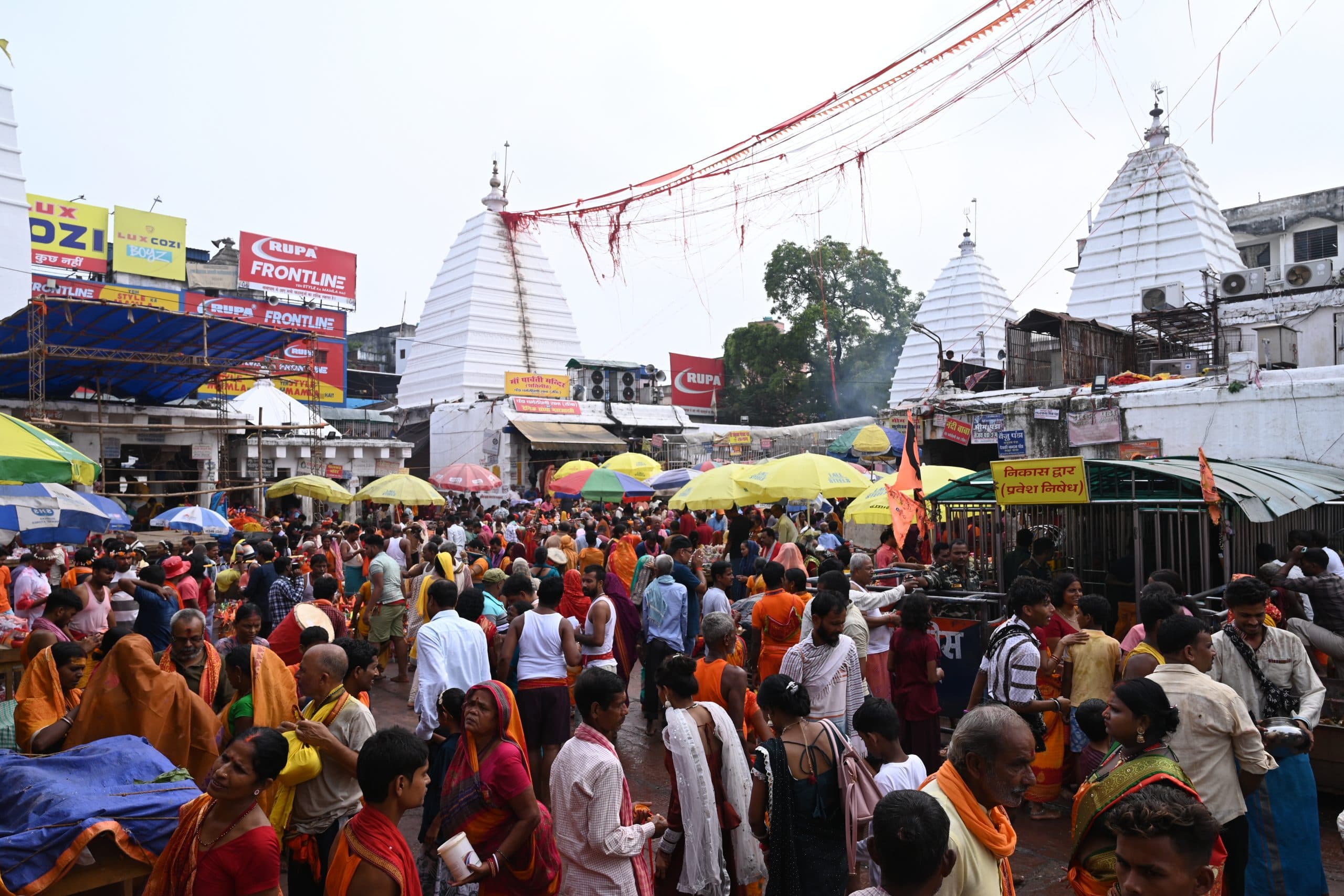शरद पूर्णिमा पर बाबा मंदिर में 80 हजार भक्तों ने चढ़ाया जल