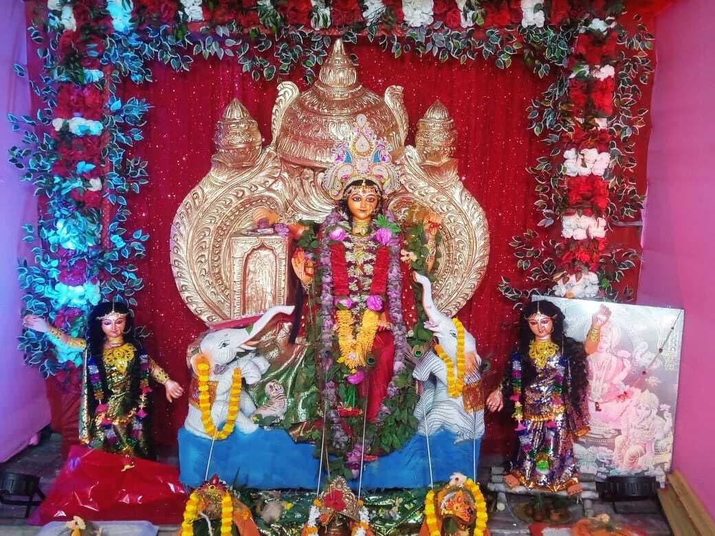 Rourkela News: स्मार्ट सिटी में धूमधाम से हो रही मां गजलक्ष्मी की पूजा, श्रद्धालुओं ने मांगी सुख-समृद्धि