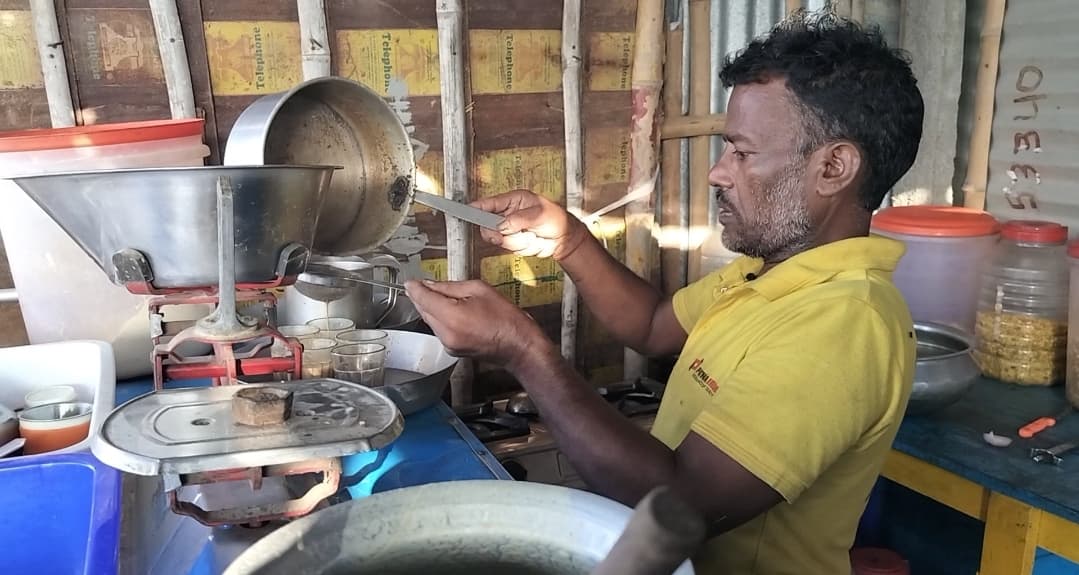 खूब चल रही वार्ड पार्षद के चाय की दुकान