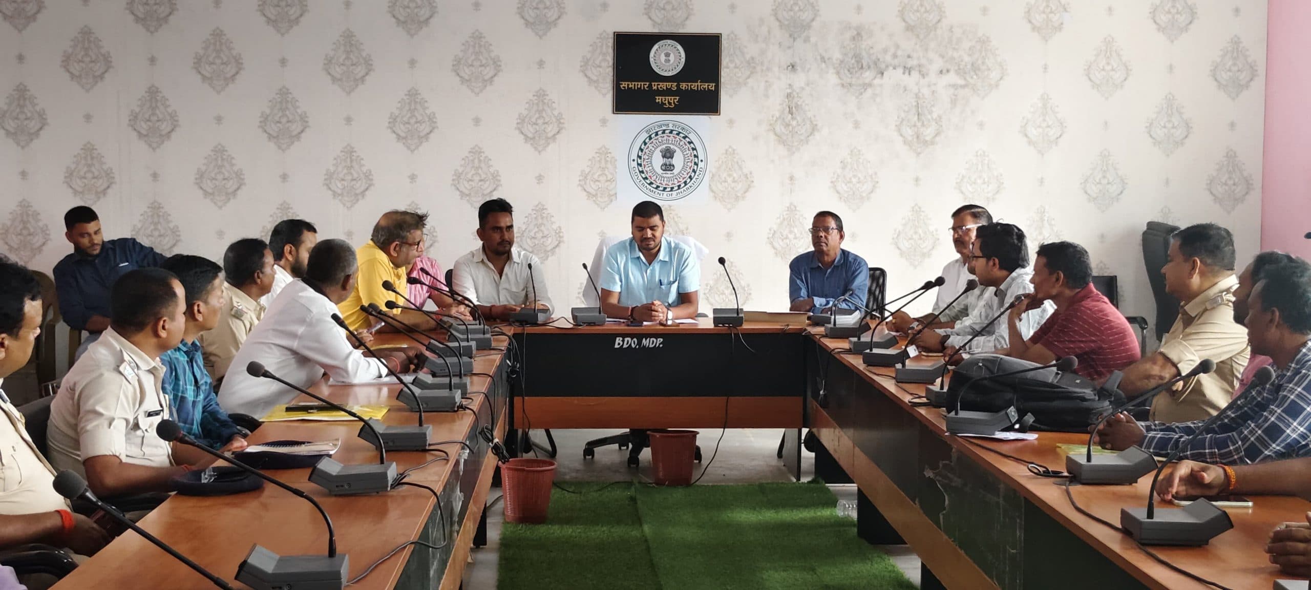 सेक्टर मजिस्ट्रेट व पुलिस पदाधिकारियों के साथ की चर्चा, कर्मियों को बूथों पर व्यवस्था दुरुस्त करने दिया टास्क