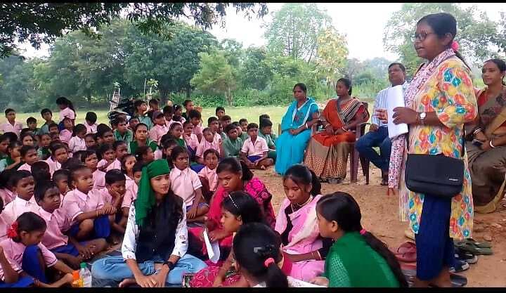 बच्चों को नशा मुक्ति व सड़क सुरक्षा की दी गयी जानकारी