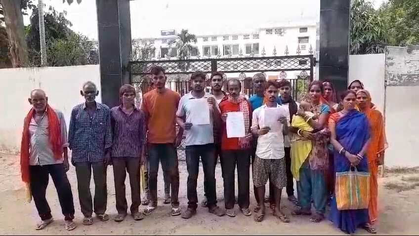 बाढ़ पीड़ितों ने समाहरणालय का किया घेराव, मांगा मुआवजा