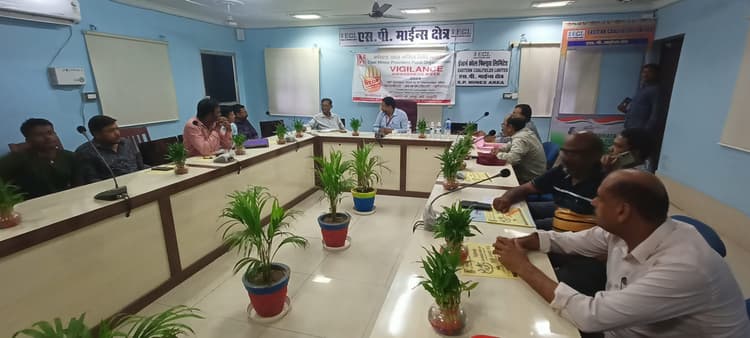 कार्यक्रम में कोलियरी अधिकारियों व संवेदकों को भ्रष्टाचार मुक्त कार्य करने का दिया संदेश