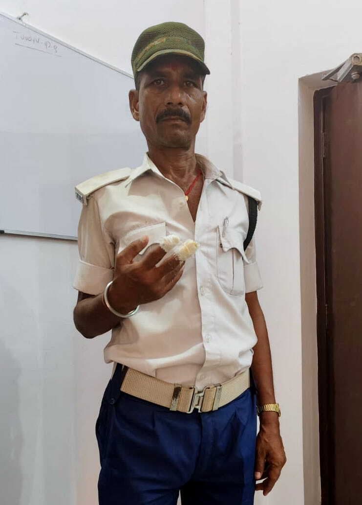 नो एंट्री में बाइक ले जाने से मना किया तो ट्रैफिक जवान को पीटा, अंगुली जख्मी