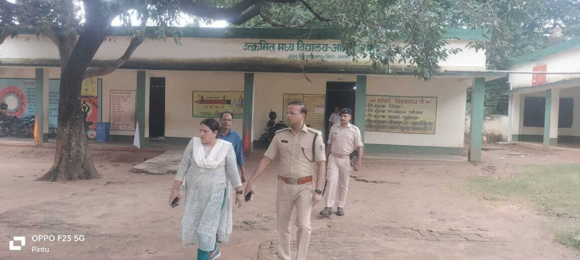 बूथों में बिजली, पेयजल, रैंप व शौचालयों की करें व्यवस्था : डीसी