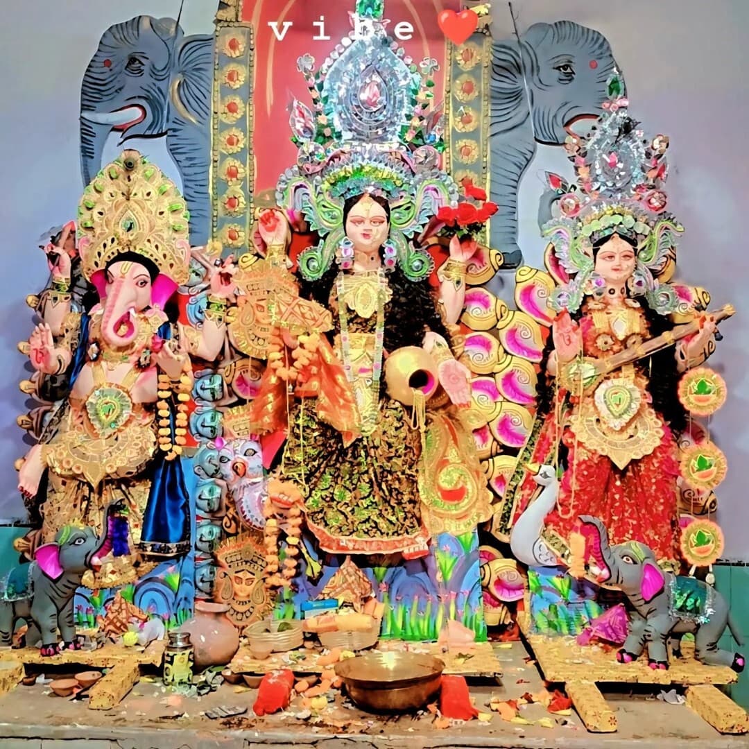 सुख-समृद्धि की देवी मां लक्ष्मी के दर्शन के लिए उमड़ रहे भक्त