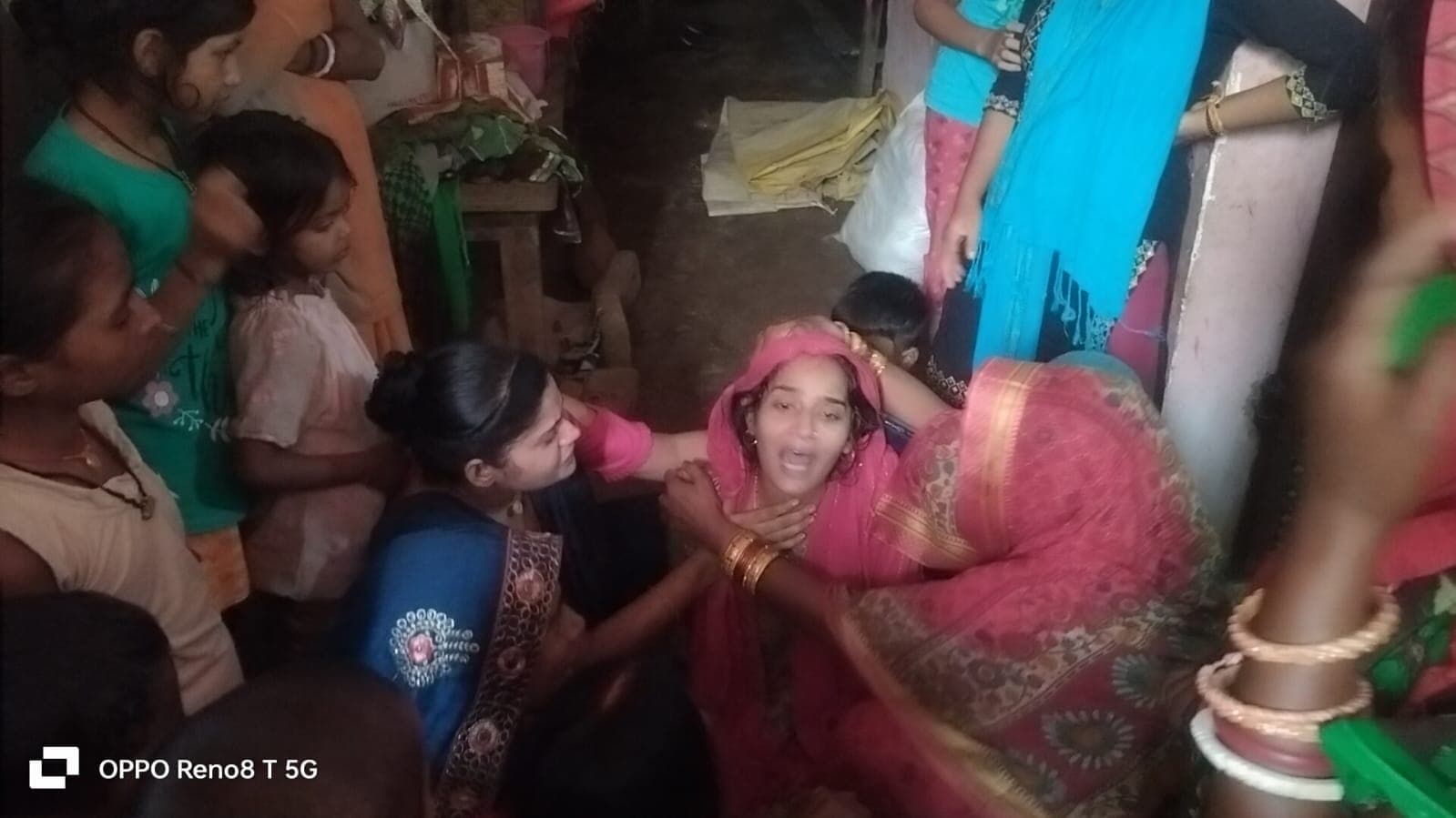 स्कूल वैन से दब कर बच्चे की मौत