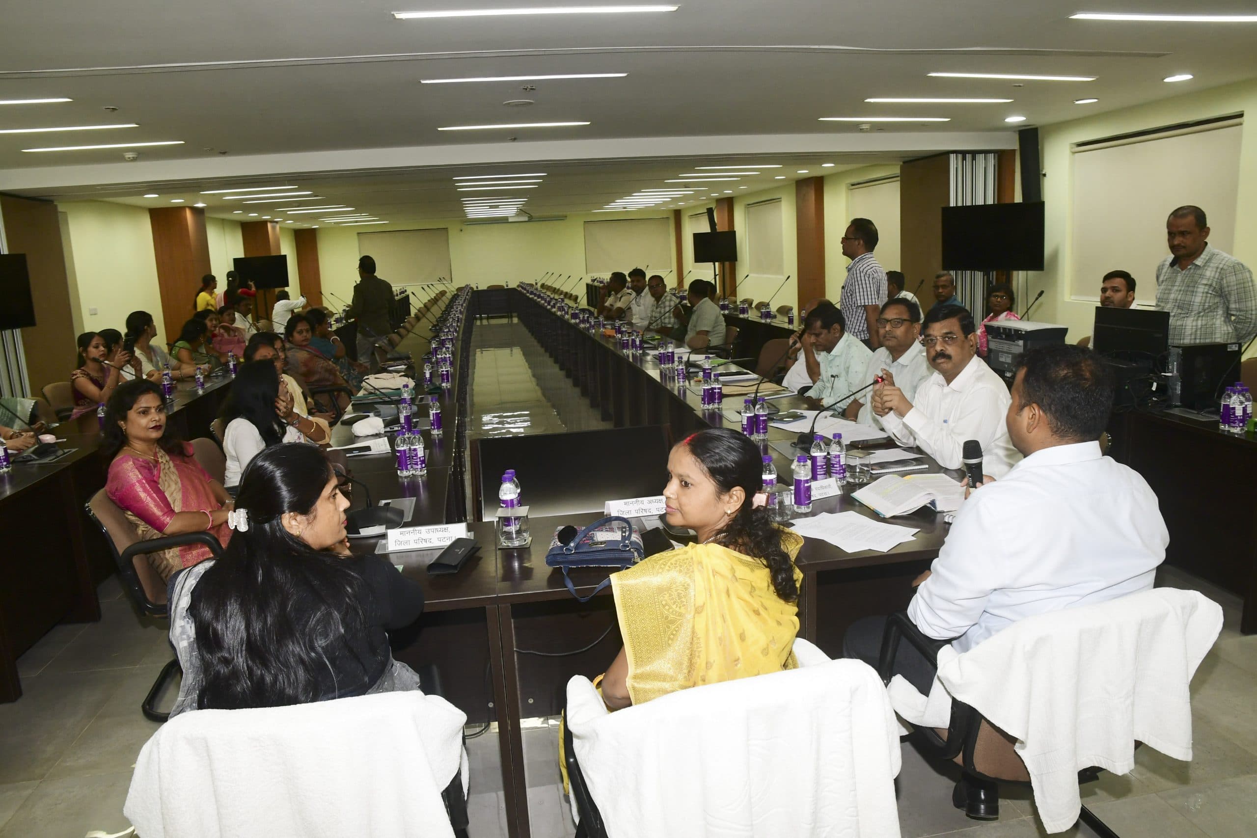 चुनाव कराने पर सदस्यों ने किया शोर शराबा, निर्विरोध चुने गये सभी सात जिप समितियों के सदस्य