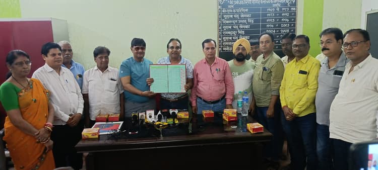 Dhanbad News: थम नहीं रहा है डीएवी प्लस टू उवि का विवाद, सचिव ने प्रधान के आरोपों को किया खारिज