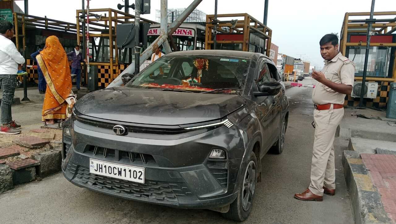 dhanbad news : वाहन जांच अभियान में धनबाद में पकड़ाये 16.43 लाख रुपये