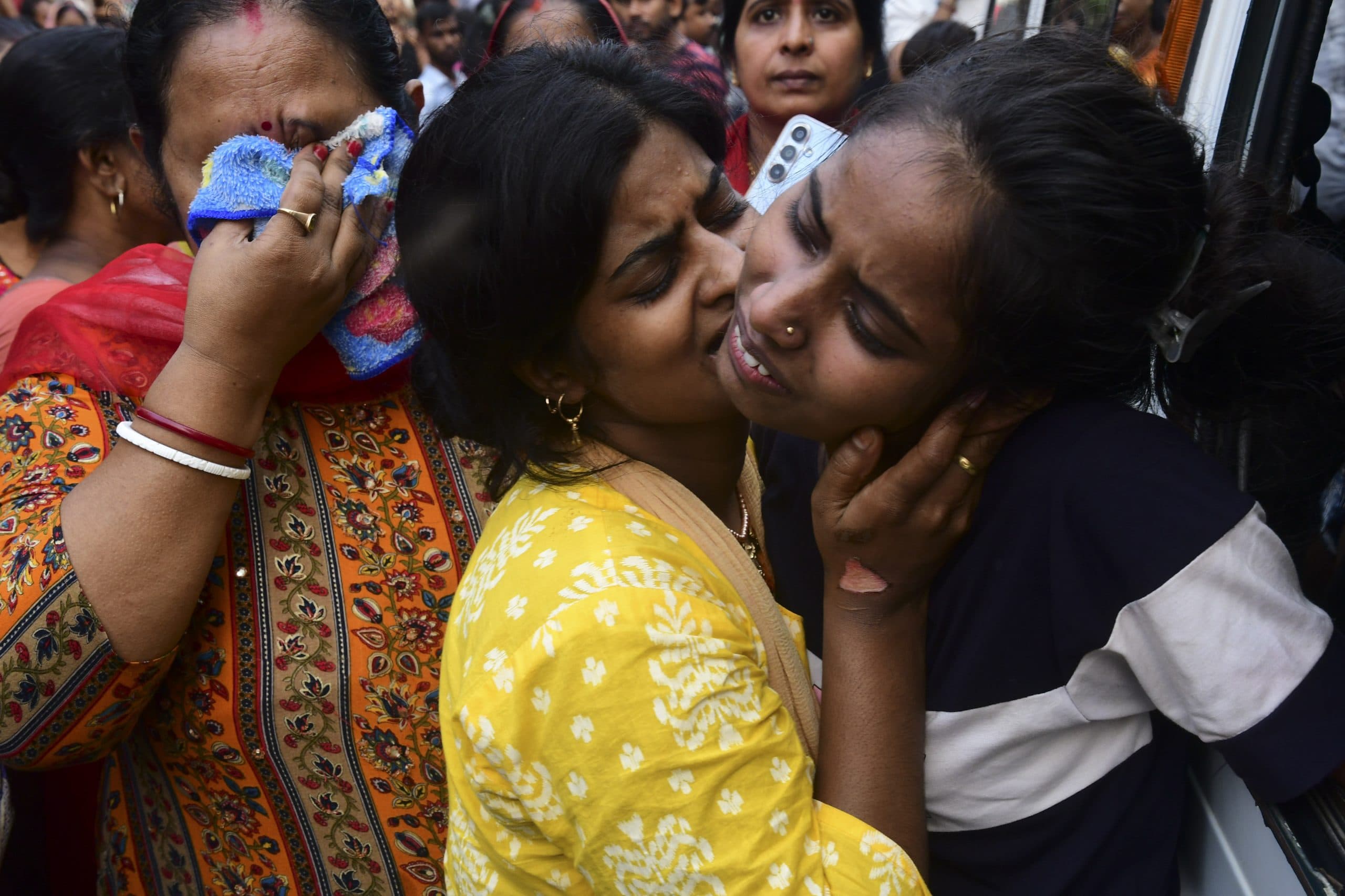 Patna News : दवा ले जा रही महिला को तेज रफ्तार स्कूली बस ने कुर्जी पुल के पास रौंदा