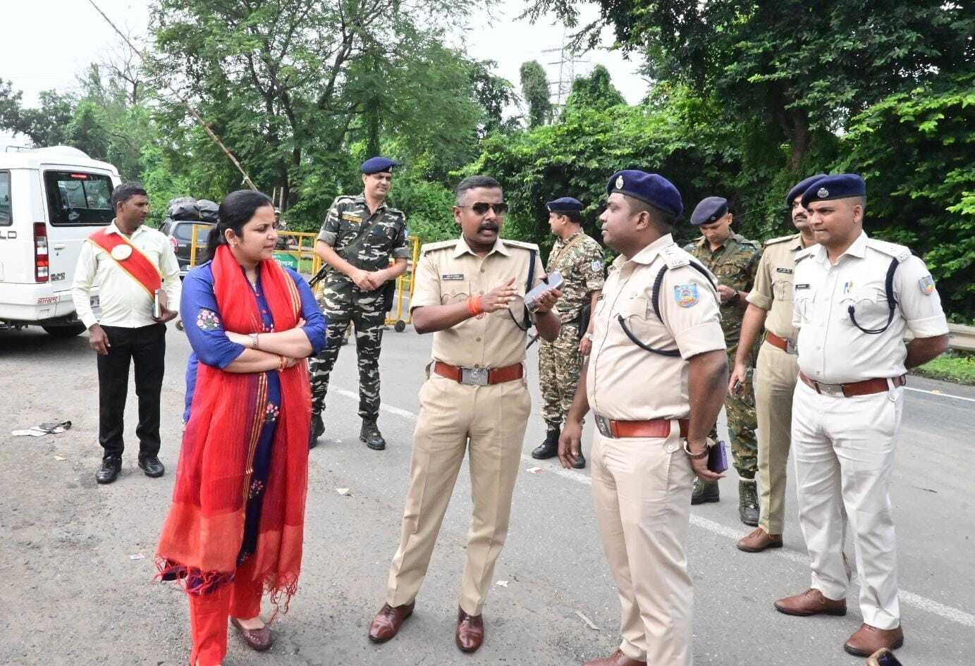 Dhanbad News : डीसी-एसएसपी ने किया मैथन के इंटर स्टेट चेक पोस्ट का निरीक्षण