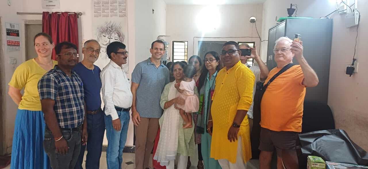 Dhanbad News : पंद्रह माह की पूजा चली सात समंदर पार